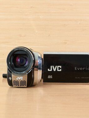 JVC Everio GZ-MS120 Digital Camcorder / Blue / Dual SD Slot / 35x Optical Zoom
